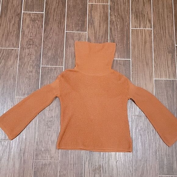 Splendid Waffle knit cowl neck sweater. - Picture 2 of 8